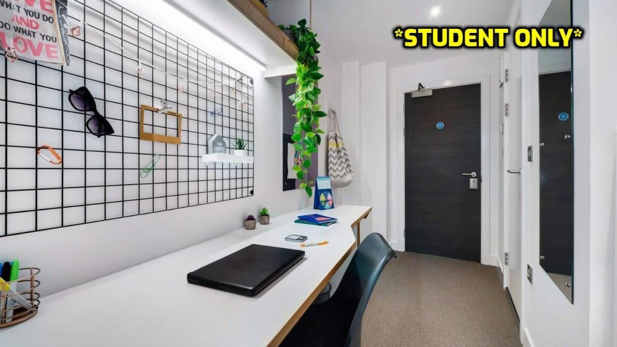 Student Only Zeni Ensuite Rooms, Colchester Exterior photo